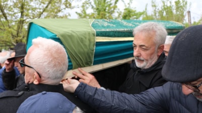 Oyuncu Mehmet Aslantuğ'dan annesine acı veda