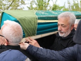 Oyuncu Mehmet Aslantuğ'tan annesine acı veda