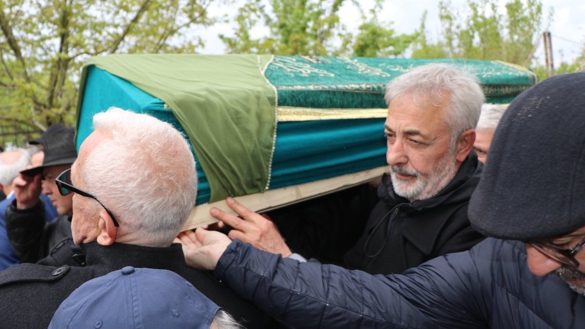 Oyuncu Mehmet Aslantuğ'tan annesine acı veda
