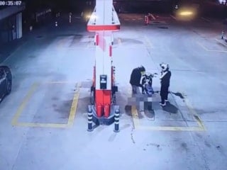 Kocaeli'de iş yerine kurşun yağdıran şüphelilerin evinden cephanelik çıktı