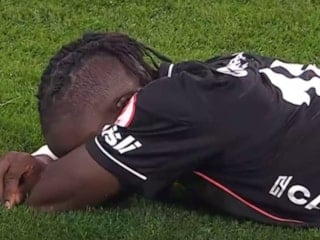 Junior Olaitan, maç sonu gözyaşlarını tutamadı