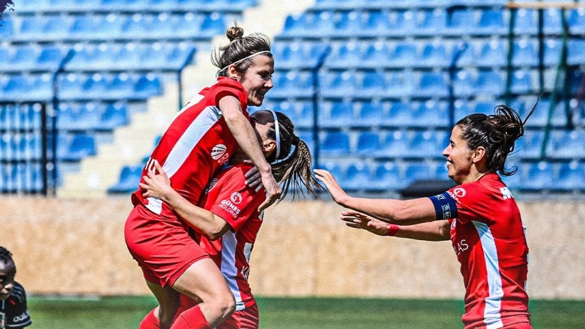 ABB FOMGET, UEFA Kadınlar Avrupa Ligi'nde sezonunun seyirci rekorunu kırdı