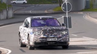 Bentley, ilk elektrikli SUV modelini test etmeye başladı
