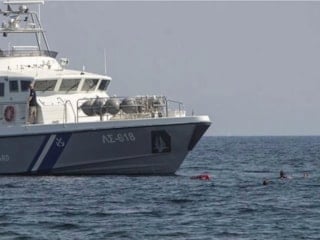 Ege'de 8 Türk mürettebatı olan gemi battı