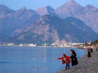 Antalya'da Hıdırellez dilekleri suya atıldı