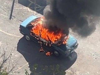 İstanbul'da park halindeki otomobil alev topuna döndü