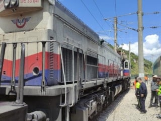Gaziantep’te yük treni okul servisine çarptı: 1 yaralı