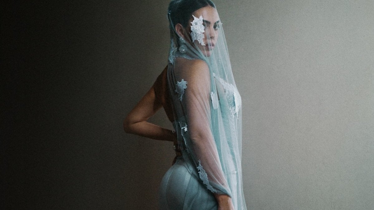 Ronaldo'nun nişanlısı Georgina Rodriguez dekoltesiyle olay oldu