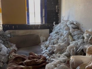 Kocaeli'nde çöp evde yaşayan yaşlı adam kurtarıldı