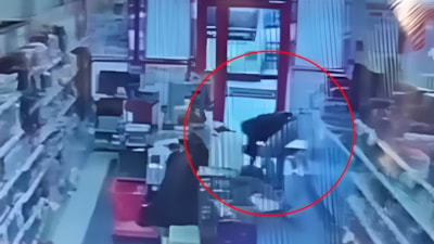 Bursa'da markette fenalaştı: Jandarmanın kalp masajı ile kurtuldu