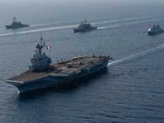 Fransız uçak gemisi Charles de Gaulle Kızıldeniz'e ilerliyor