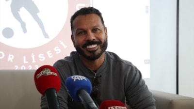 Trabzonspor'un eski oyuncusu Alanzinho, öğrencilerle buluştu