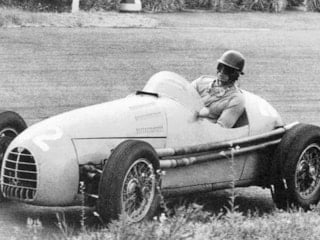 Formula 1'in en yaşlı pilotu 100 yaşında yaşamını yitirdi