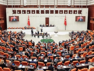 Fahiş site aidatlarına yönelik düzenlemeleri içeren teklifin 6 maddesi kabul edildi
