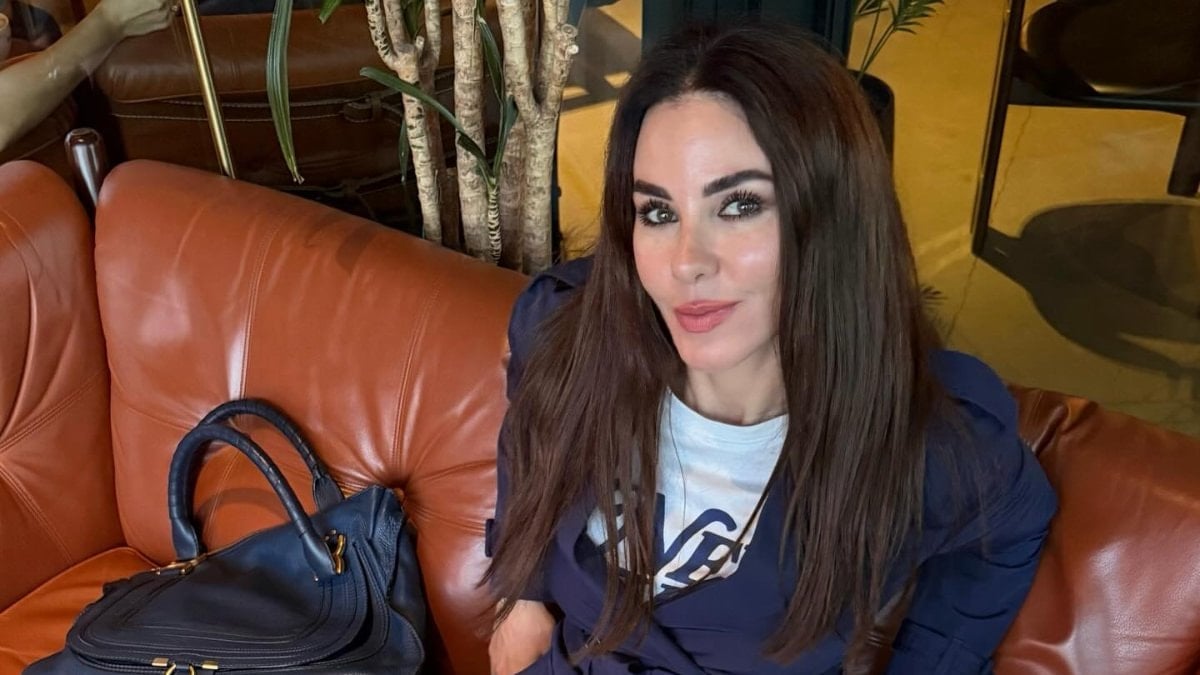 Defne Samyeli'nin iddialı kıyafetine şarkıcı Hatice'den destek