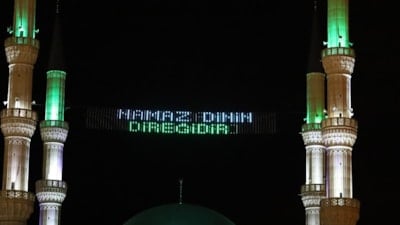 Iğdır Merkez Ulu Camii'ne dijital mahya asıldı