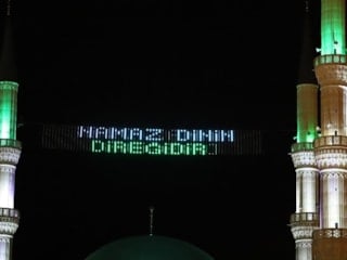 Iğdır Merkez Ulu Camii'ne dijital mahya asıldı