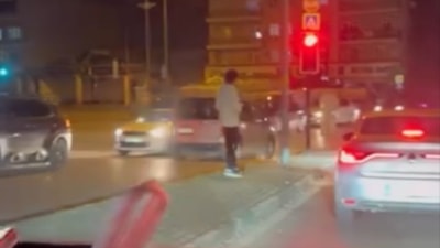 Bursa'da ters şeride giren araç, trafiği kilitledi