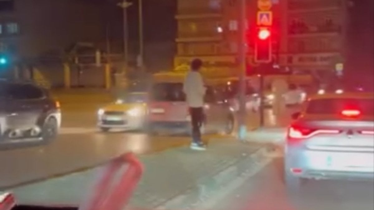 Bursa'da ters şeride giren araç, trafiği kilitledi