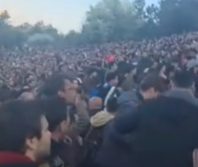 ODTÜ’de İlkay Akkaya konserinde Türk bayrağı açan gençlere saldırı