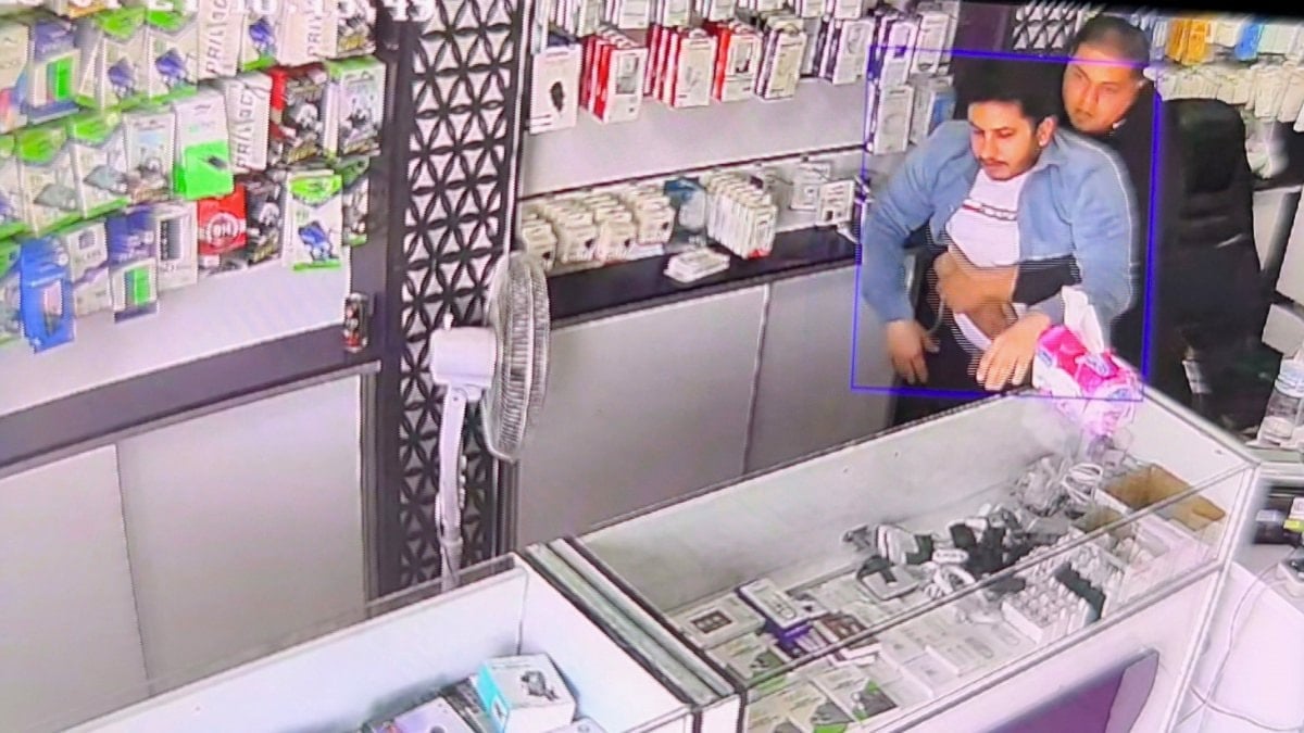 Hatay'da internetten öğrendiği Heimlich ile arkadaşını kurtardı