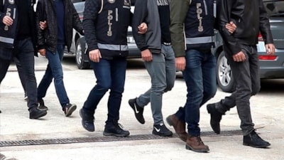 FETÖ'nün hücre evlerine baskın: 9 gözaltı