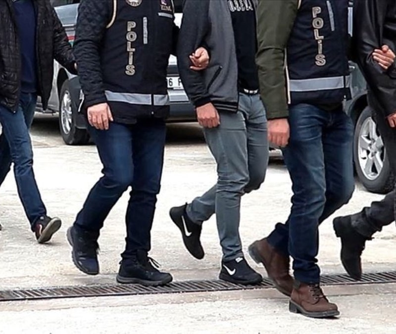 FETÖ'nün hücre evlerine baskın: 9 gözaltı