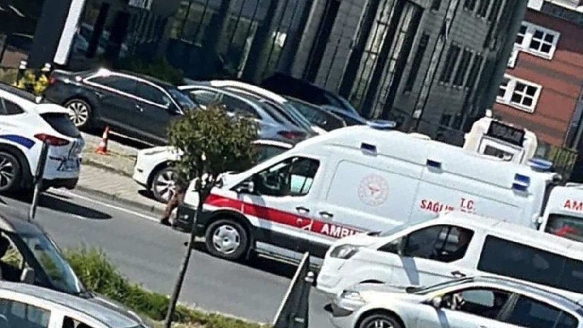 İstanbul'da park ettiği aracından inerken silahlı saldırıya uğradı