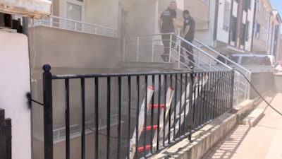 Bursa’da evlerinde çıkan yangında mahsur kalan anne ile otizmli kızını komşuları kurtardı