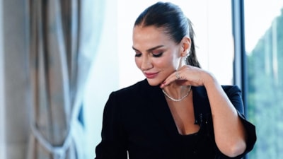 Ebru Akel, Hailey Bieber ile pişti oldu
