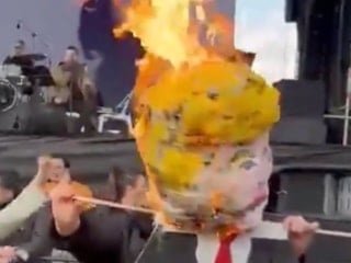 ODTÜ'de ABD Başkanı Trump'ın kuklası ateşe verildi