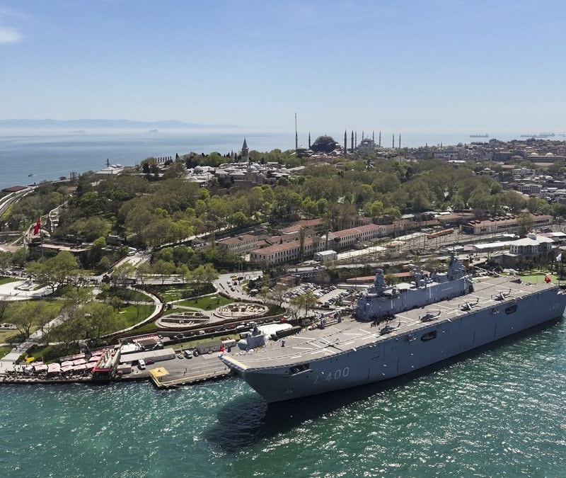 TCG Anadolu gemisi Sarayburnu'na demirledi