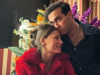 Aşka geldiler! Serenay Sarıkaya ile Mert Demir yeni poz