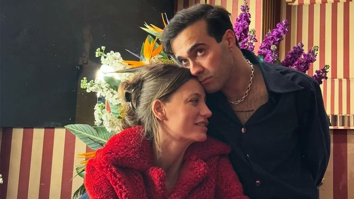 Aşka geldiler! Serenay Sarıkaya ile Mert Demir yeni poz