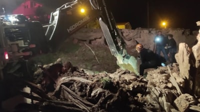 Sivas'ta çöken çatının altında kalan 13 hayvan telef oldu