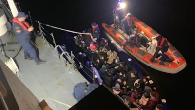 Çanakkale'de radar takılan bott 31 kaçak göçmen yakalandı