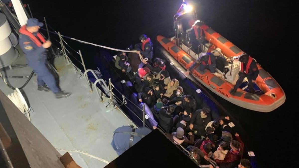 Çanakkale'de radar takılan bott 31 kaçak göçmen yakalandı