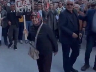 Burcu Köksal'ın AK Parti'ye geçeceği iddiaları sonrası CHP'li kadın sinir krizi geçirdi