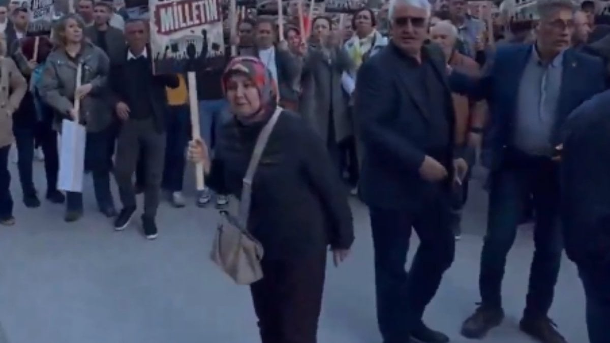 Burcu Köksal'ın AK Parti'ye geçeceği iddiaları sonrası CHP'li kadın sinir krizi geçirdi
