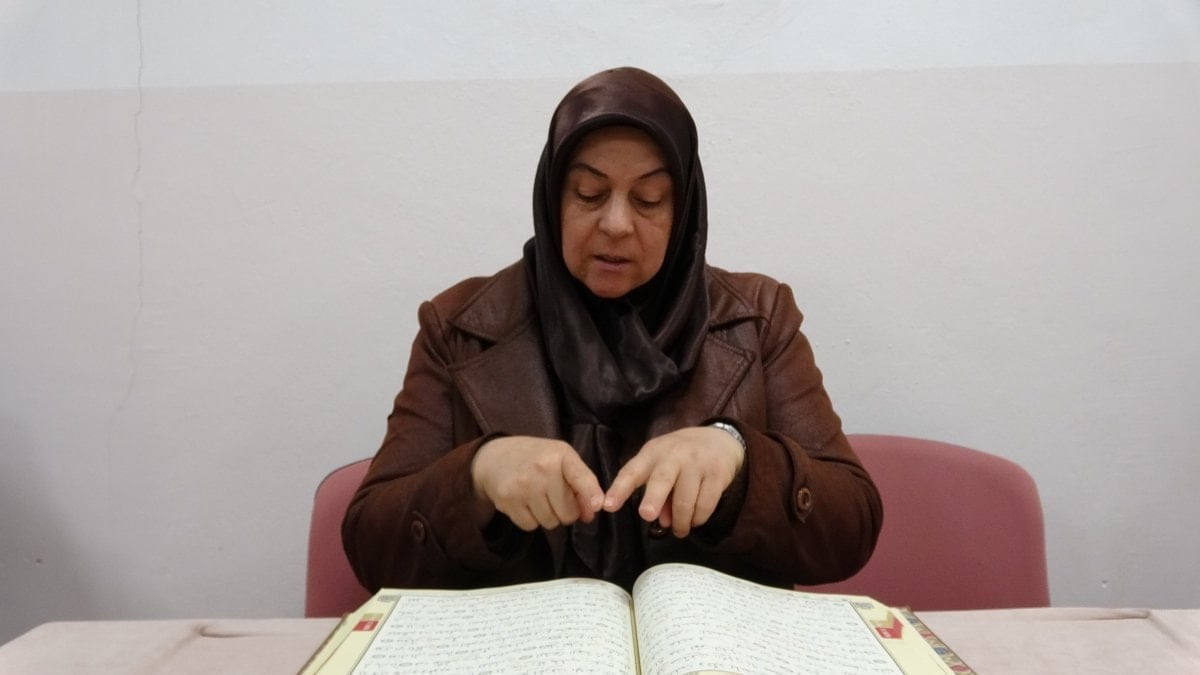 Gaziantep'te işitme engelli kadın, Kur'an-ı Kerim'i öğrenme hayalini gerçekleştirdi