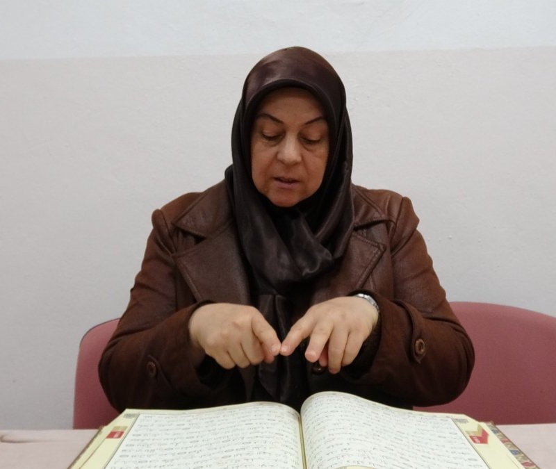 Gaziantep'te işitme engelli kadın, Kur'an-ı Kerim'i öğrenme hayalini gerçekleştirdi