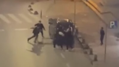 Arnavutköy'de sokak kavgası: Tekme ve yumruklar havada uçuştu