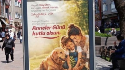 CHP'li belediyeden köpekli "Anneler Günü" kutlaması