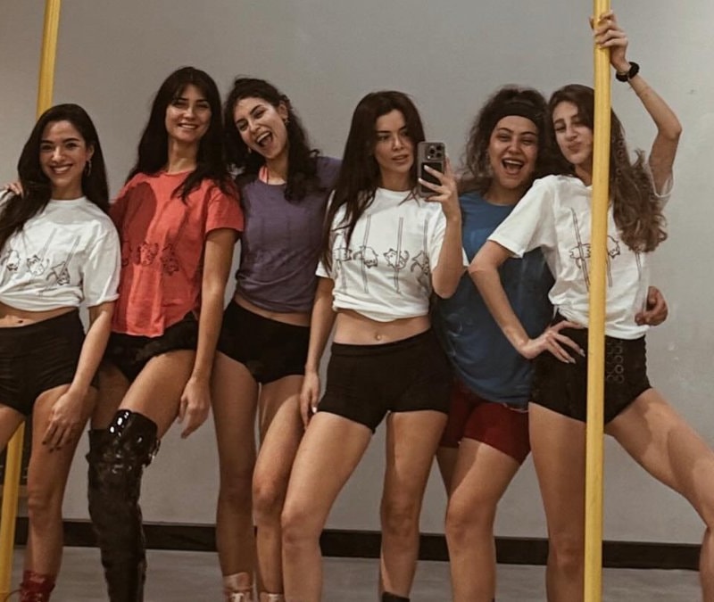 Direk dansa devam! Seray Kaya bacaklarının son halini paylaştı
