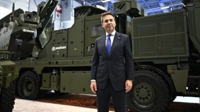 Alparslan Bayraktar SAHA 2026'yı ziyaret etti