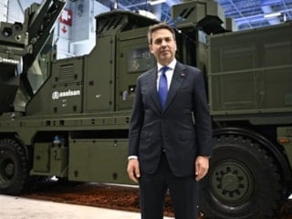 Alparslan Bayraktar SAHA 2026'yı ziyaret etti