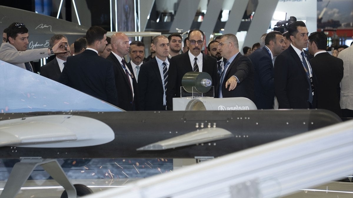 MİT Başkanı Kalın, SAHA 2026'da stantları gezdi