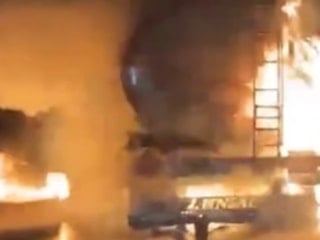 Osmaniye’de seyir halindeki tanker alevlere teslim oldu