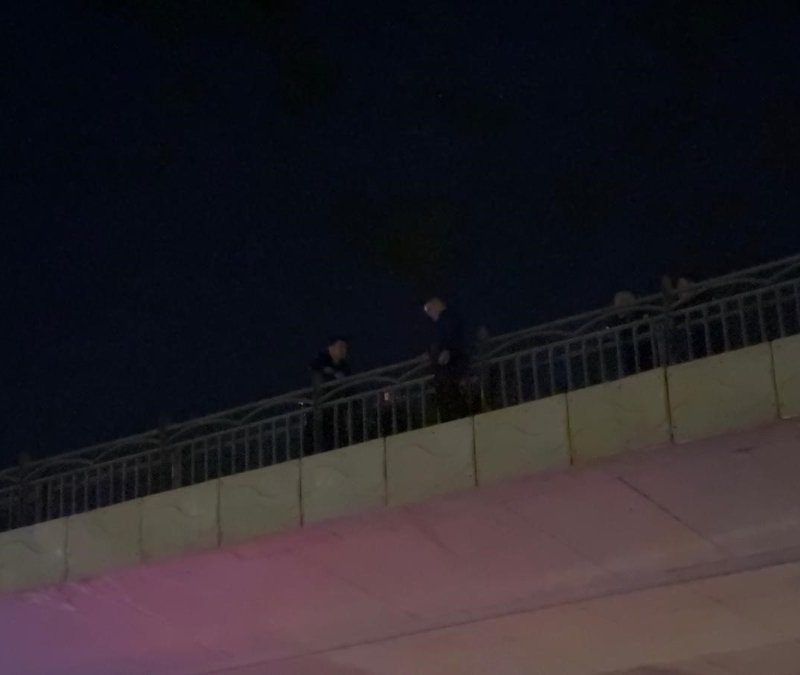 Kayseri’de intihar etmek için köprüye çıkan şahsı polis ikna etti
