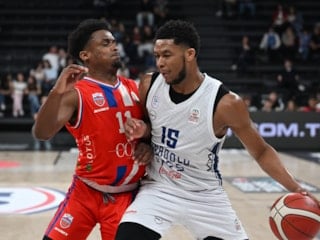 Anadolu Efes, Büyükçekmece Basketbol'u farklı geçti